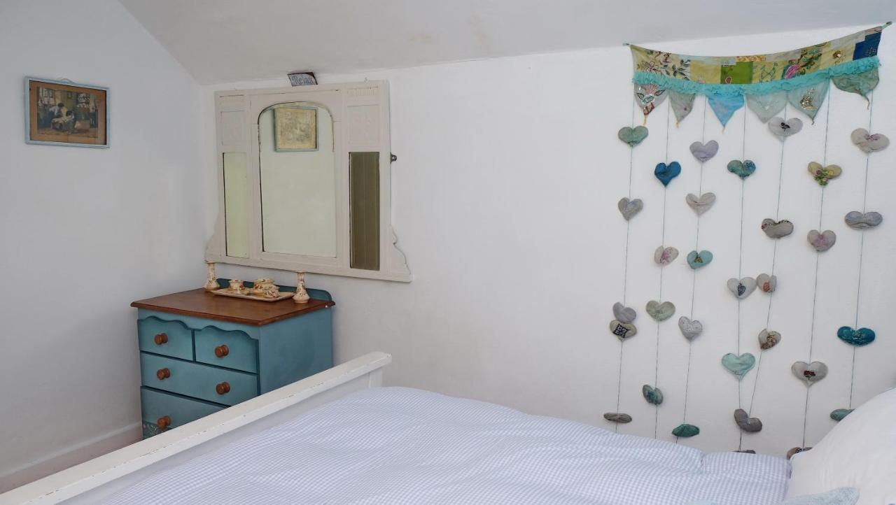 Wellspring Cottage Nr Kynance Cove Lizard Exterior photo